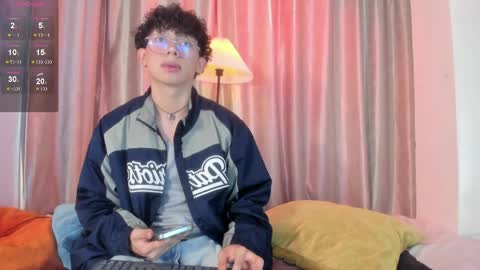 Snapshot of lyan_twink chatting on May 3, 6:14 pm Lyan online show from May 3, 6:14 pm