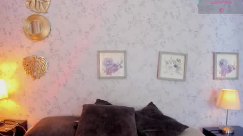 Snapshot of lyan_twink chatting on June 1, 8:32 pm Lyan online show from June 1, 8:32 pm