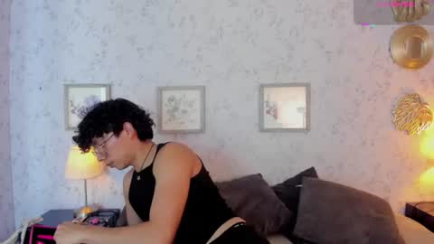 Snapshot of lyan_twink chatting on June 17, 7:59 pm Lyan online show from June 17, 7:59 pm