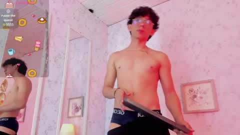 Snapshot of lyan_twink chatting on July 14, 8:03 pm Lyan online show from July 14, 8:03 pm