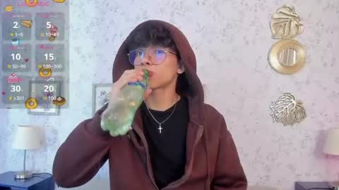 Snapshot of lyan_twink chatting on July 16, 6:36 pm Lyan online show from July 16, 6:36 pm