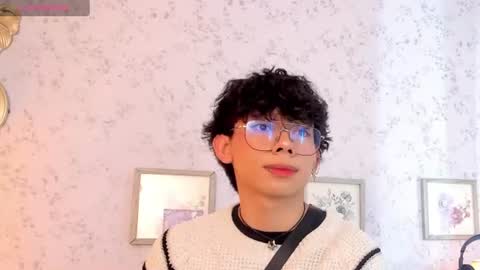 Snapshot of lyan_twink chatting on July 23, 7:01 pm Lyan online show from July 23, 7:01 pm