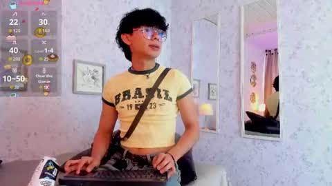 Snapshot of lyan_twink chatting on July 31, 5:23 pm Lyan online show from July 31, 5:23 pm