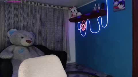 Lyann  online show from May 28, 3:48 am