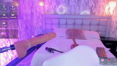 Snapshot of lyen_rae chatting on January 1, 9:39 am Lyen Rae online show from January 1, 9:39 am