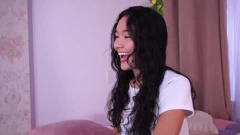 Lyhana Lee online show from April 26, 1:53 pm