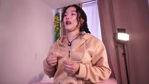 Lyhana Lee online show from June 20, 1:58 pm