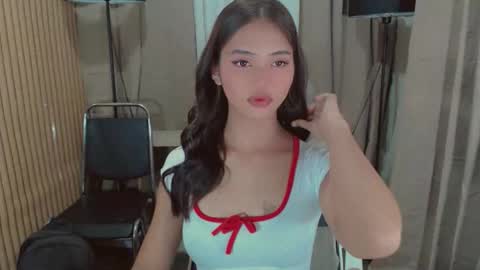 Snapshot of lykaloops chatting on May 17, 5:31 pm LYKA LOOPS online show from May 17, 5:31 pm