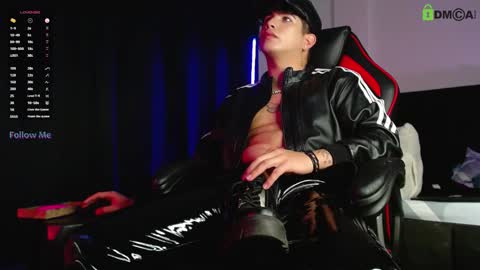 Snapshot of lylebennett_ chatting on October 8, 4:04 pm Lyle Bennett Freelance Model online show from October 8, 4:04 pm