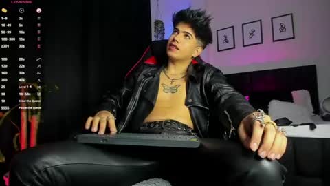 Snapshot of lylebennett_ chatting on July 12, 2:41 pm Lyle Bennett Freelance Model online show from July 12, 2:41 pm