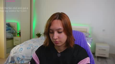 Snapshot of lylianrosse chatting on October 12, 7:07 am Lylian online show from October 12, 7:07 am