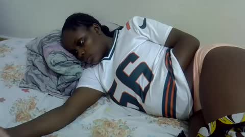 lyn_anna online show from June 21, 7:05 pm