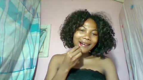 Snapshot of lyndah19 chatting on December 21, 8:38 pm lyndah19 online show from December 21, 8:38 pm