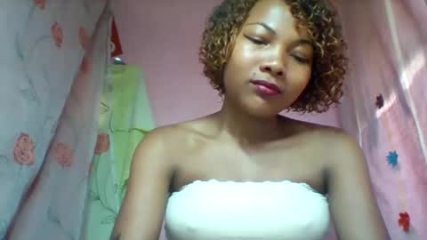 Snapshot of lyndah19 chatting on February 6, 7:34 am lyndah19 online show from February 6, 7:34 am