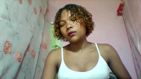 Snapshot of lyndah19 chatting on February 17, 8:22 am lyndah19 online show from February 17, 8:22 am