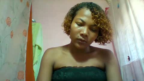 Snapshot of lyndah19 chatting on February 18, 7:37 am lyndah19 online show from February 18, 7:37 am