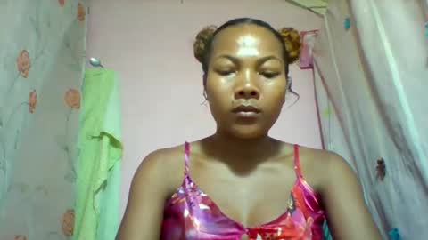 Snapshot of lyndah19 chatting on February 18, 7:43 pm lyndah19 online show from February 18, 7:43 pm