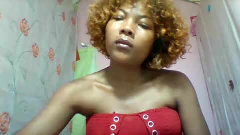 Snapshot of lyndah19 chatting on February 19, 9:22 pm lyndah19 online show from February 19, 9:22 pm