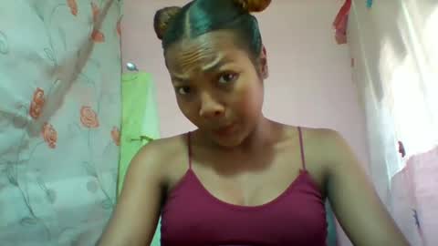 Snapshot of lyndah19 chatting on March 1, 9:11 am lyndah19 online show from March 1, 9:11 am