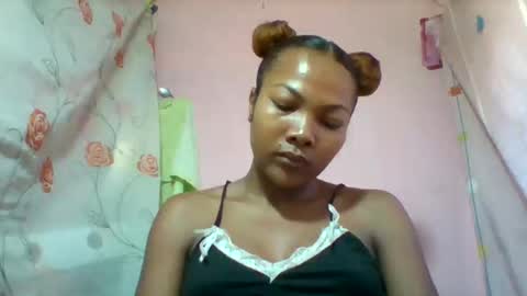 Snapshot of lyndah19 chatting on March 2, 7:15 am lyndah19 online show from March 2, 7:15 am