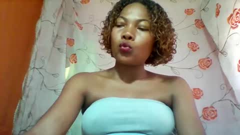 Snapshot of lyndah19 chatting on March 4, 8:09 am lyndah19 online show from March 4, 8:09 am