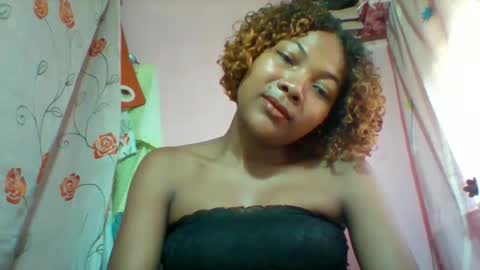 Snapshot of lyndah19 chatting on March 8, 7:45 am lyndah19 online show from March 8, 7:45 am