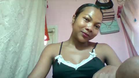 Snapshot of lyndah19 chatting on March 16, 7:12 am lyndah19 online show from March 16, 7:12 am