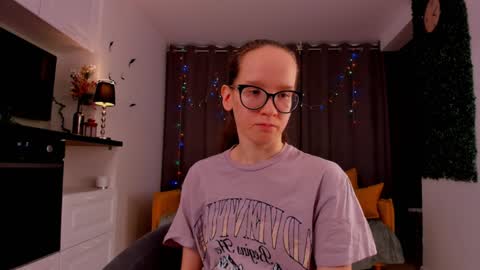 Sara online show from February 3, 4:41 pm