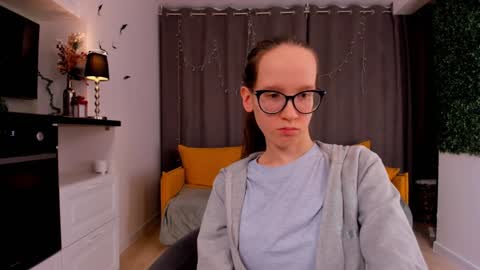 Sara online show from February 8, 10:19 pm