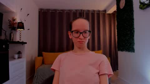 Sara online show from March 1, 7:26 pm