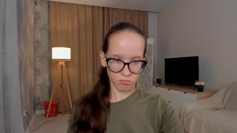 Sara online show from September 9, 4:28 pm