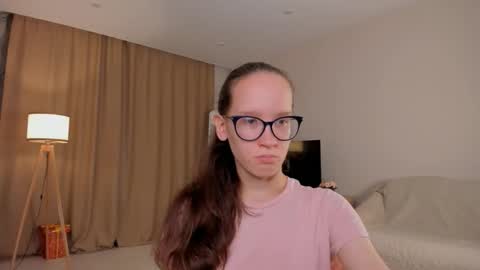 Sara online show from October 5, 4:05 pm