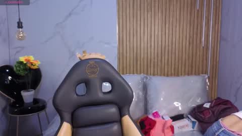 lynn_turner_ online show from February 19, 12:56 pm