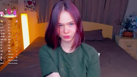 Cozy Lynns room online show from December 5, 9:29 am