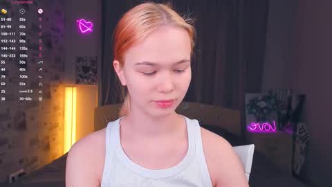 Cozy Lynns room online show from February 21, 8:15 am