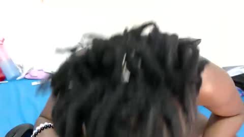 lyenne online show from October 17, 3:14 pm