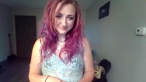 Snapshot of lynnkitten69000 chatting on April 14, 11:33 pm Lynn online show from April 14, 11:33 pm