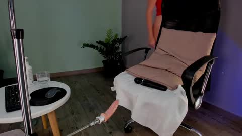 Snapshot of lynnsam_ chatting on February 5, 4:59 am lynnsam_ online show from February 5, 4:59 am