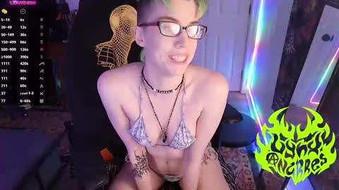 Snapshot of lynxanarres chatting on October 1, 2:28 am Lynx Anarres online show from October 1, 2:28 am