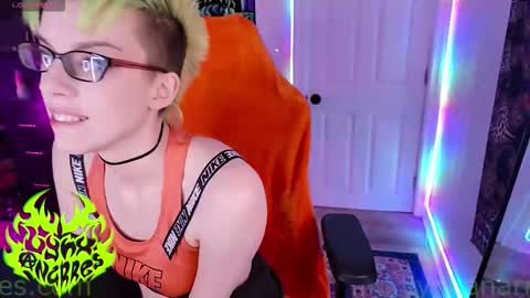 Snapshot of lynxanarres chatting on October 15, 3:50 am Lynx Anarres online show from October 15, 3:50 am