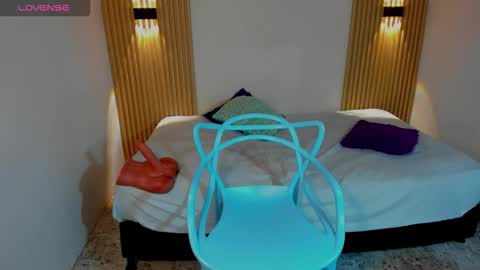 lyrafrost5 online show from March 2, 7:15 am