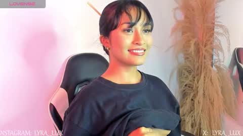 lyralux10 online show from November 18, 11:15 pm