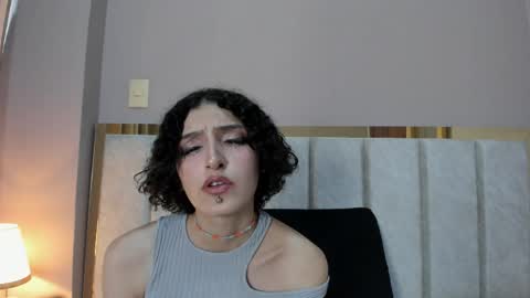 Lyravendrell online show from April 30, 9:08 pm