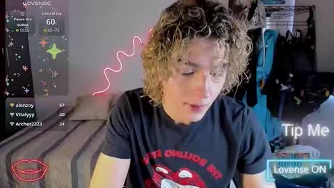 Snapshot of lyric_mirage chatting on November 7, 9:37 pm Lyric online show from November 7, 9:37 pm