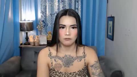 lytatto_lashes online show from May 22, 11:49 am