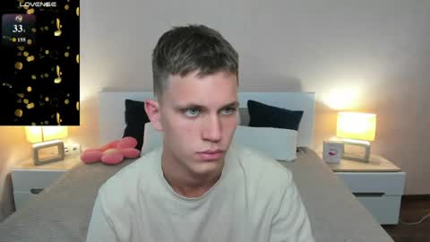 Snapshot of m0neyken_ chatting on June 27, 5:45 am m0neyken_ online show from June 27, 5:45 am