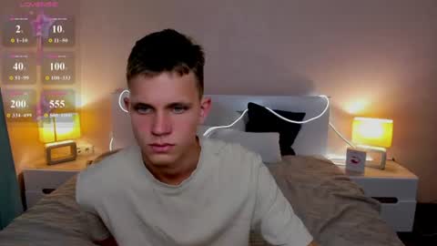 Snapshot of m0neyken_ chatting on June 28, 3:01 am m0neyken_ online show from June 28, 3:01 am