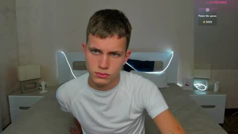 Snapshot of m0neyken_ chatting on July 8, 7:13 am m0neyken_ online show from July 8, 7:13 am