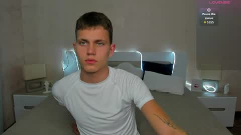 Snapshot of m0neyken_ chatting on July 10, 3:00 am m0neyken_ online show from July 10, 3:00 am