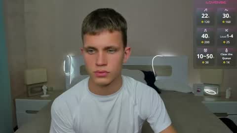 Snapshot of m0neyken_ chatting on July 13, 7:11 am m0neyken_ online show from July 13, 7:11 am